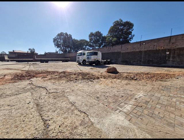 12,000M² WAREHOUSE TO LET IN GERMISTON CENTRAL